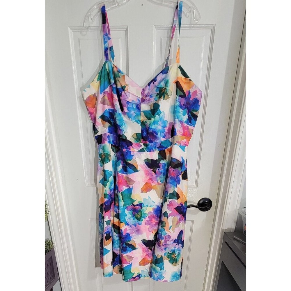City Chic Women's Multicolor Floral Dress Sleeveless Lined Pleated Size L/20 - Picture 3 of 14